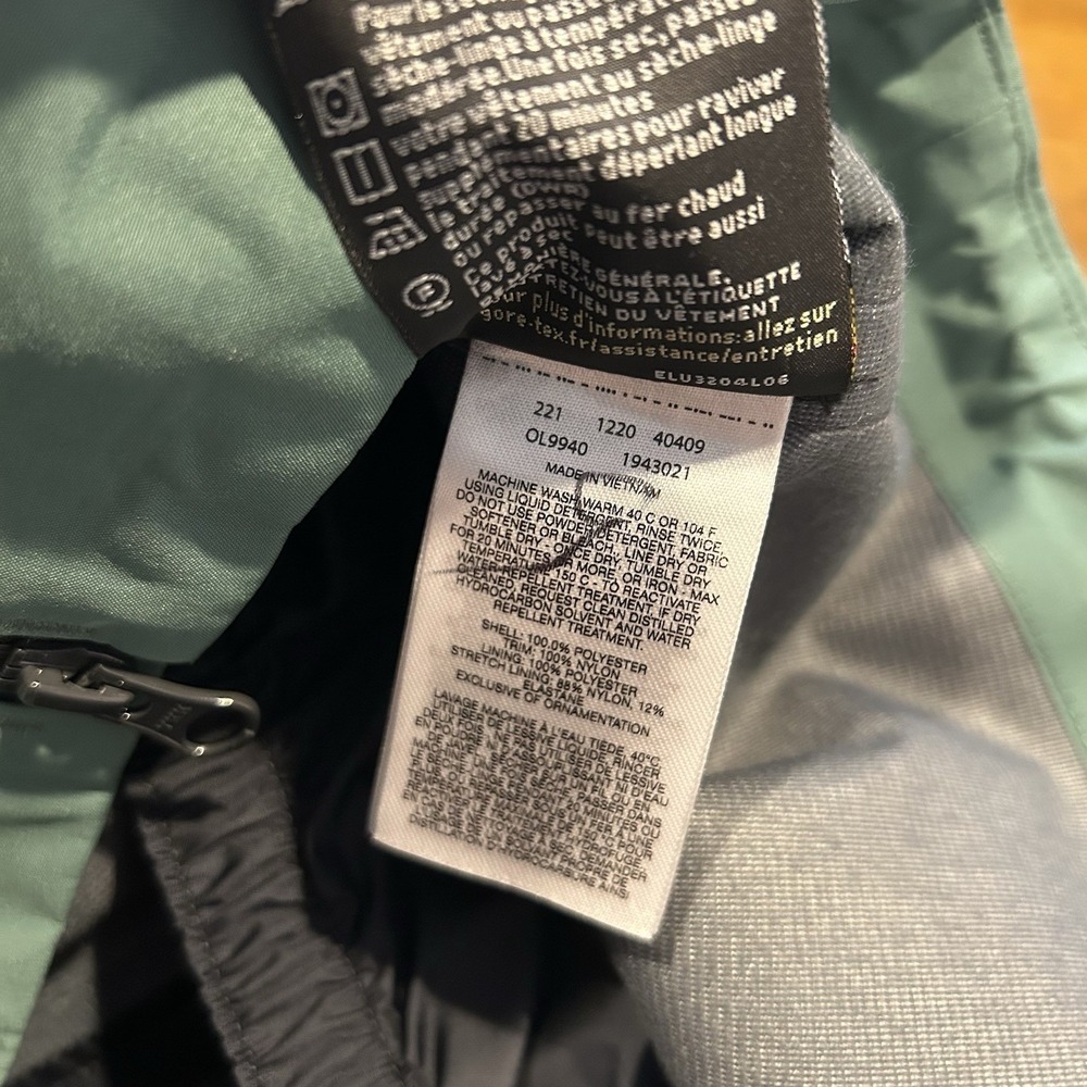 Mountain Hardwear Women's Sky Ridge Gore-Tex Ski Snowboard Shell, Size Small - Picture 10 of 11